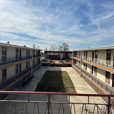 B'More Inn Motel Baltimore Bagian luar foto