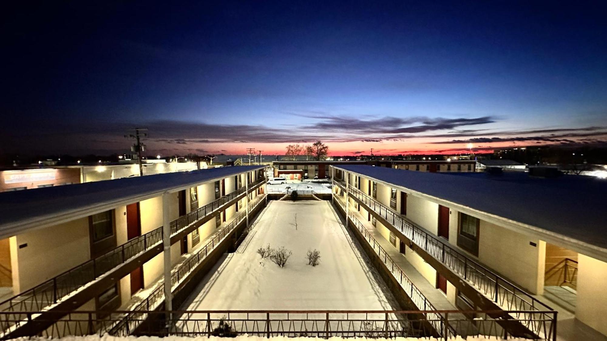B'More Inn Motel Baltimore Bagian luar foto