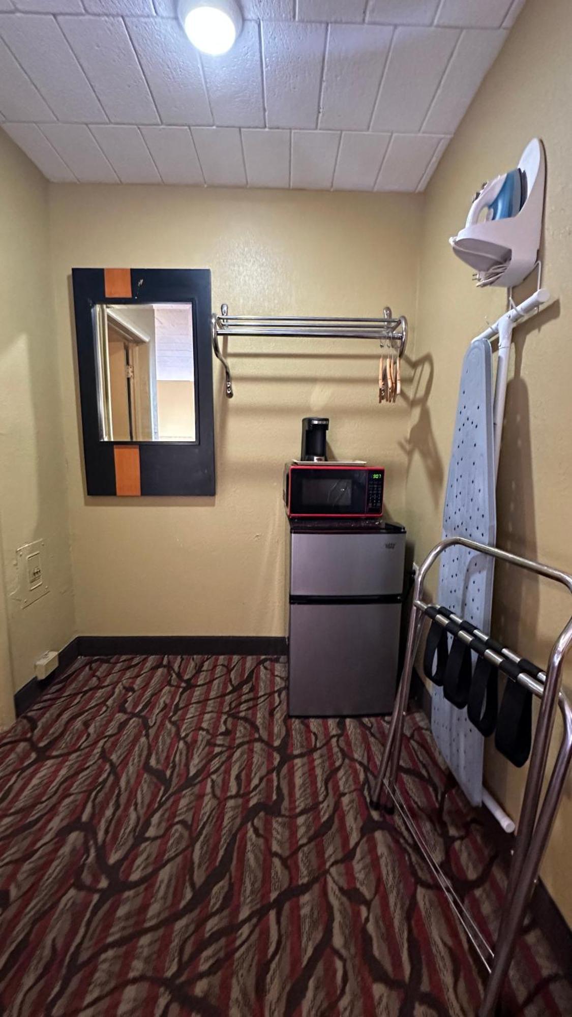B'More Inn Motel Baltimore Bagian luar foto